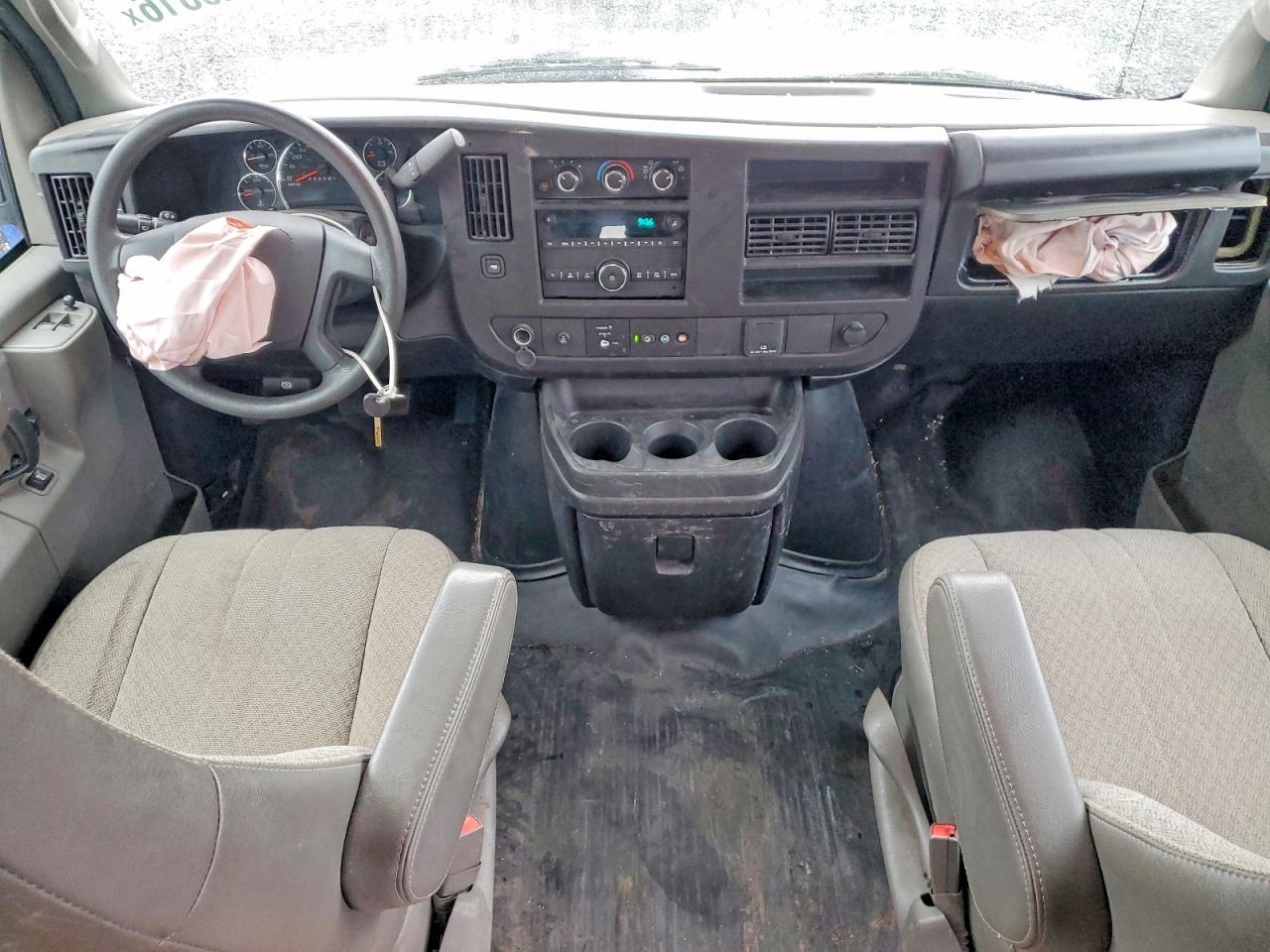 2023 GMC Savana G2500 - zdjęcie 8