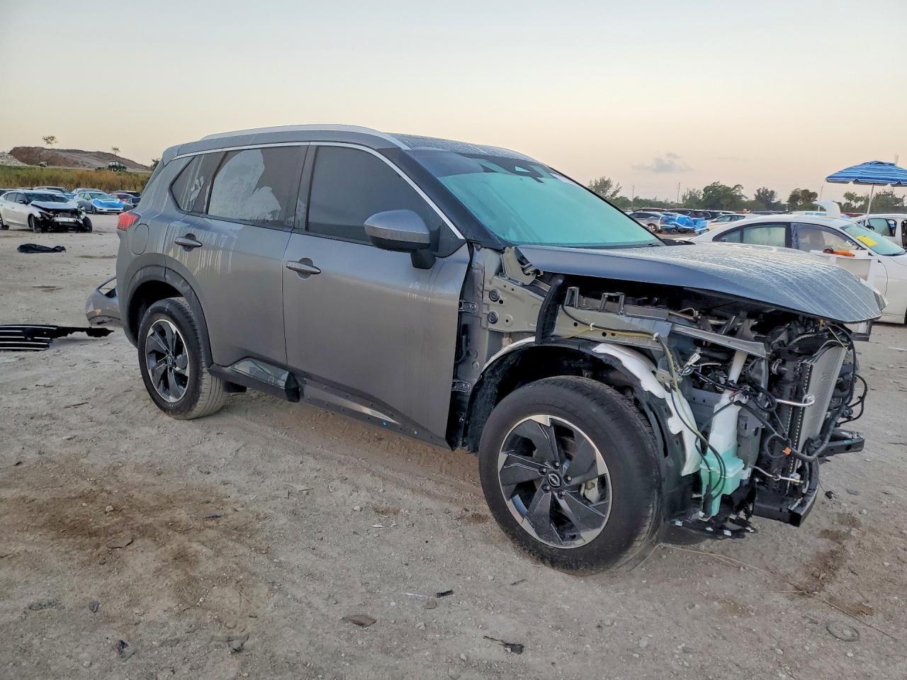 2025 Nissan Rogue Sv - zdjęcie 4