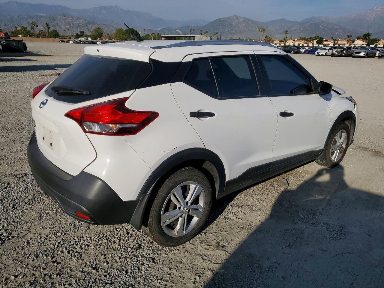 2019 Nissan Kicks S - zdjęcie 3
