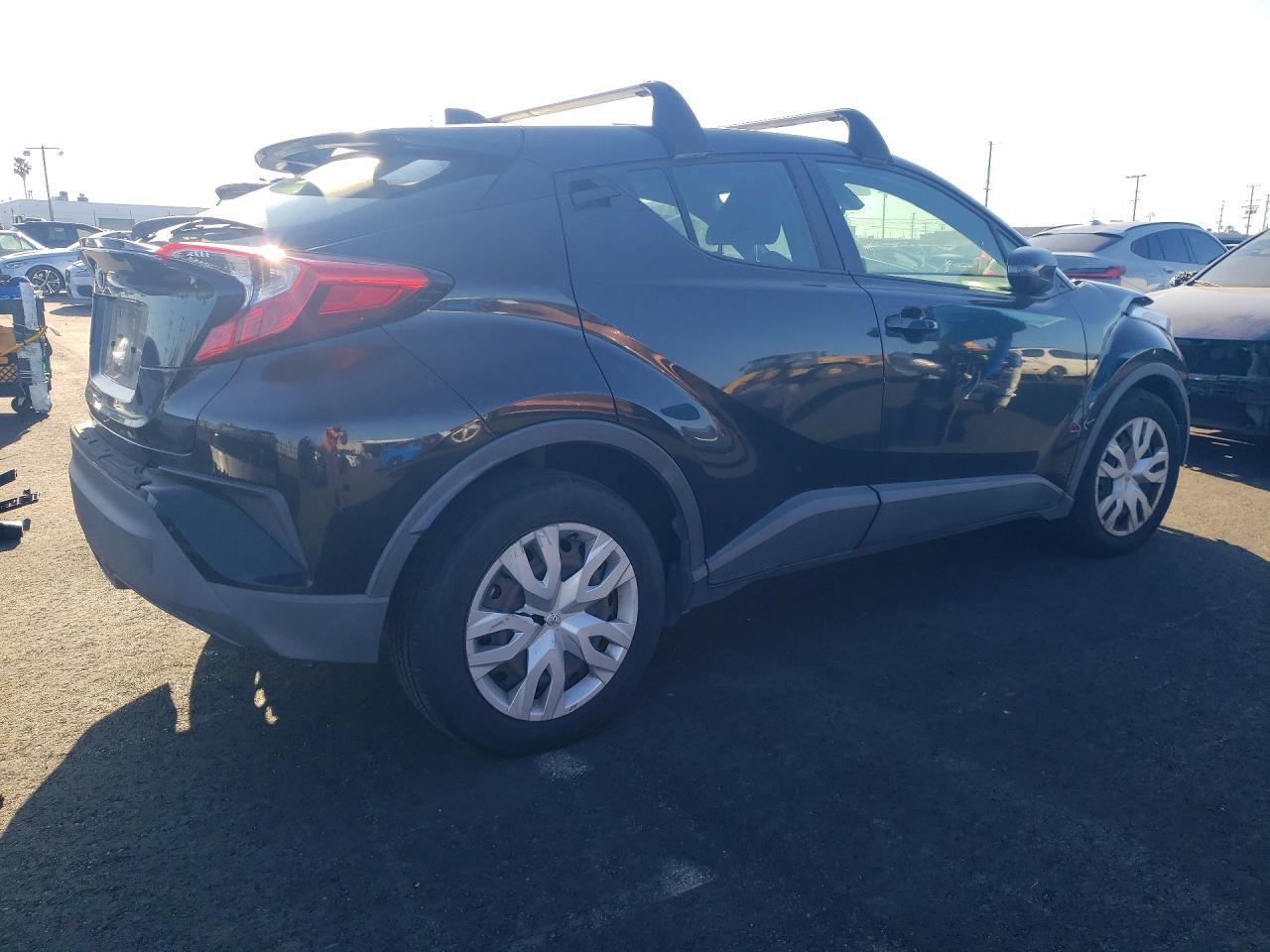 2019 Toyota C-Hr Le - zdjęcie 3