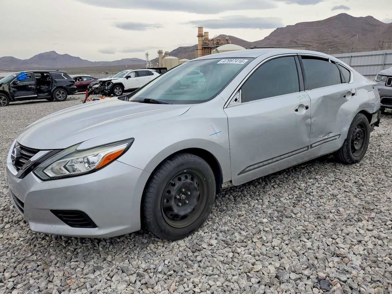 2016 Nissan Altima 2.5 S - zdjęcie główne