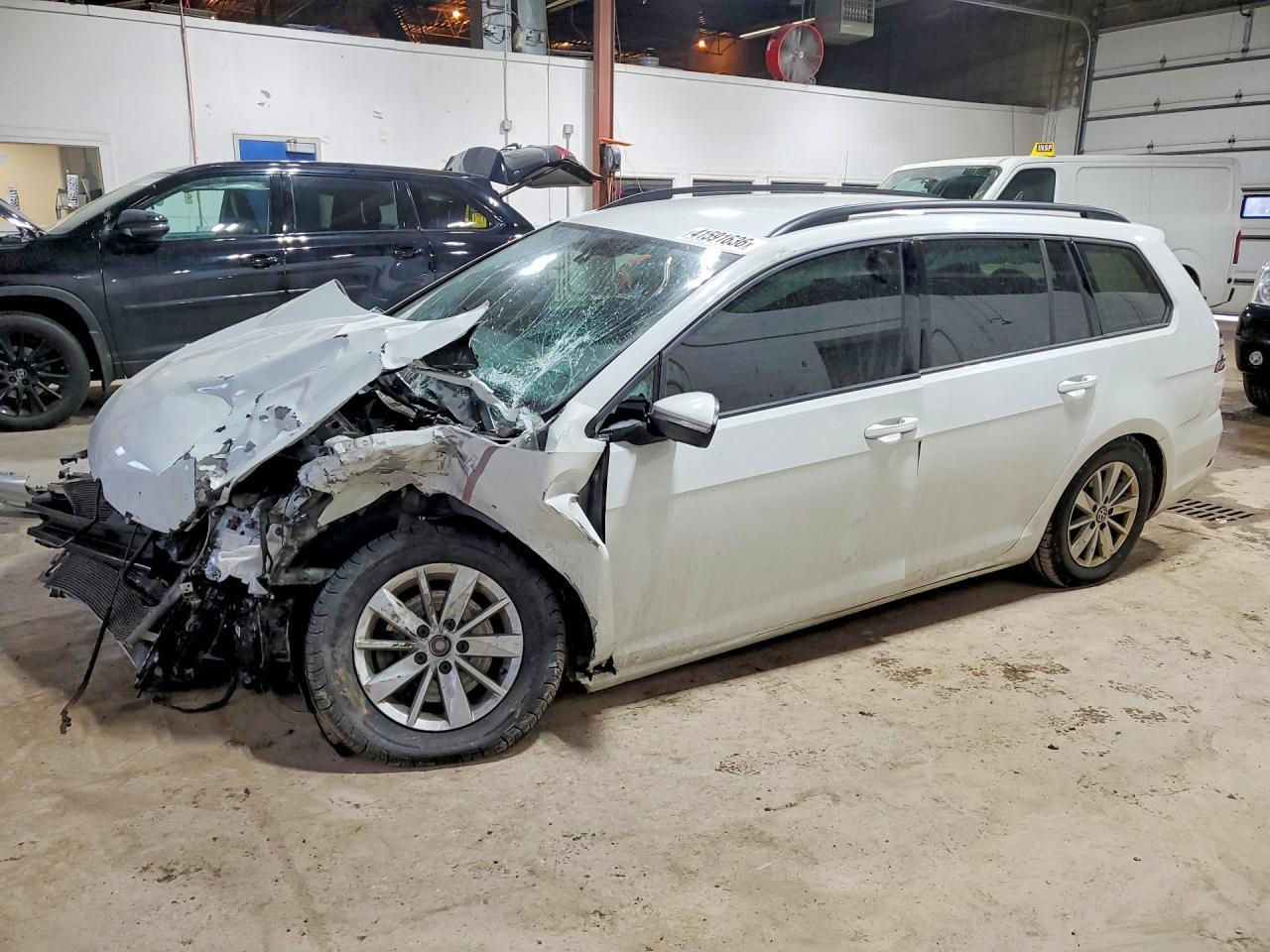 2019 Volkswagen Golf Sportwagen S - zdjęcie główne