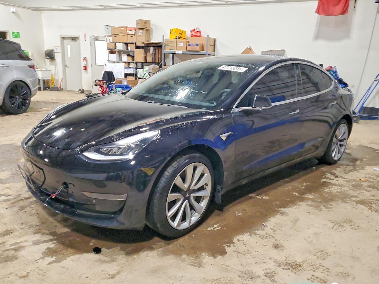 2019 Tesla Model 3 - zdjęcie główne