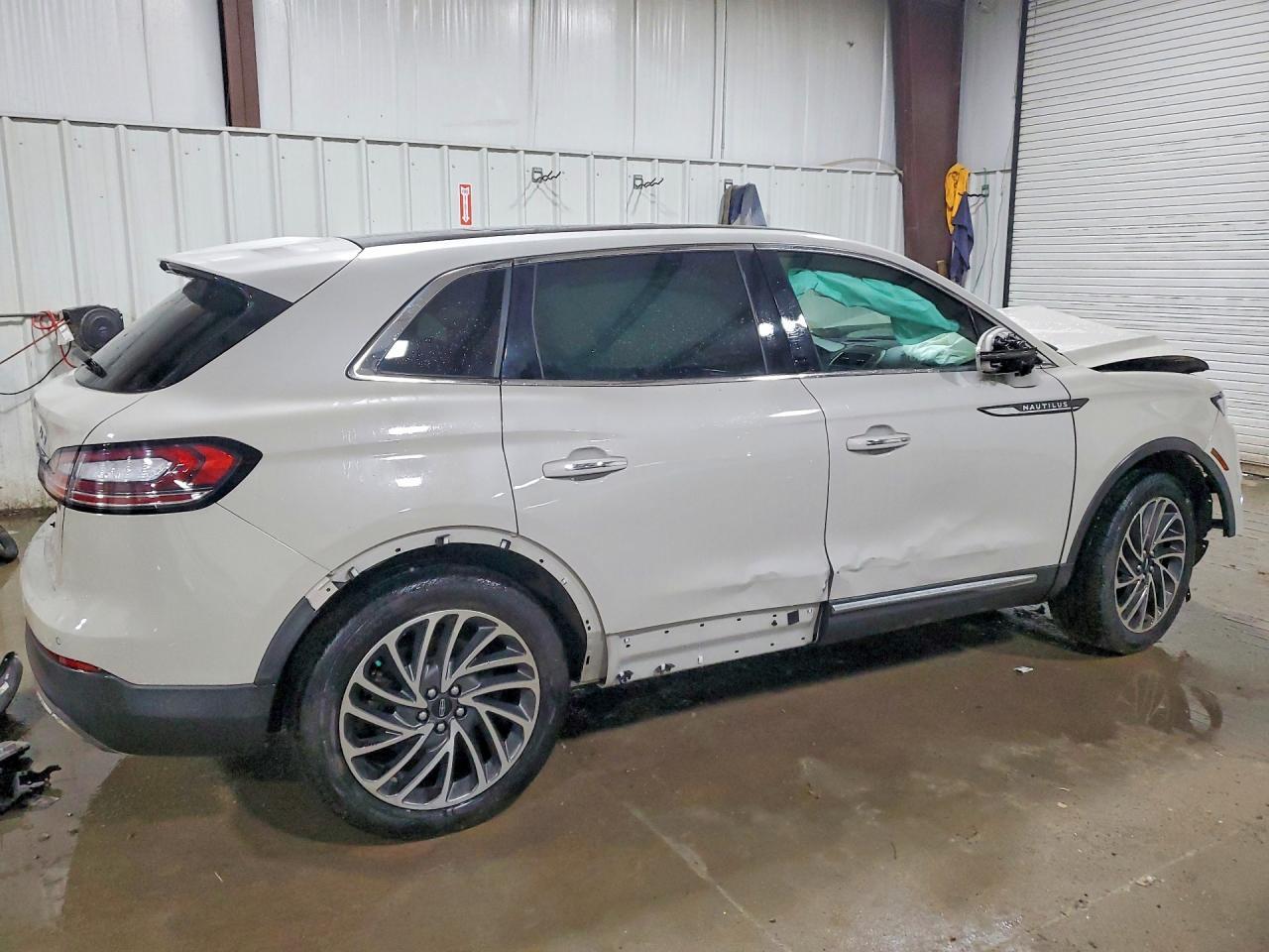 2019 Lincoln Nautilus Reserve - zdjęcie 3