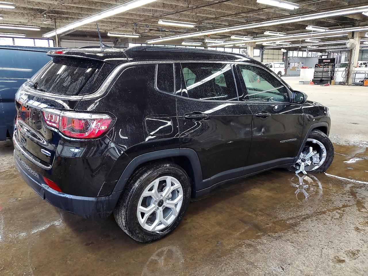 2025 Jeep Compass Latitude - zdjęcie 3