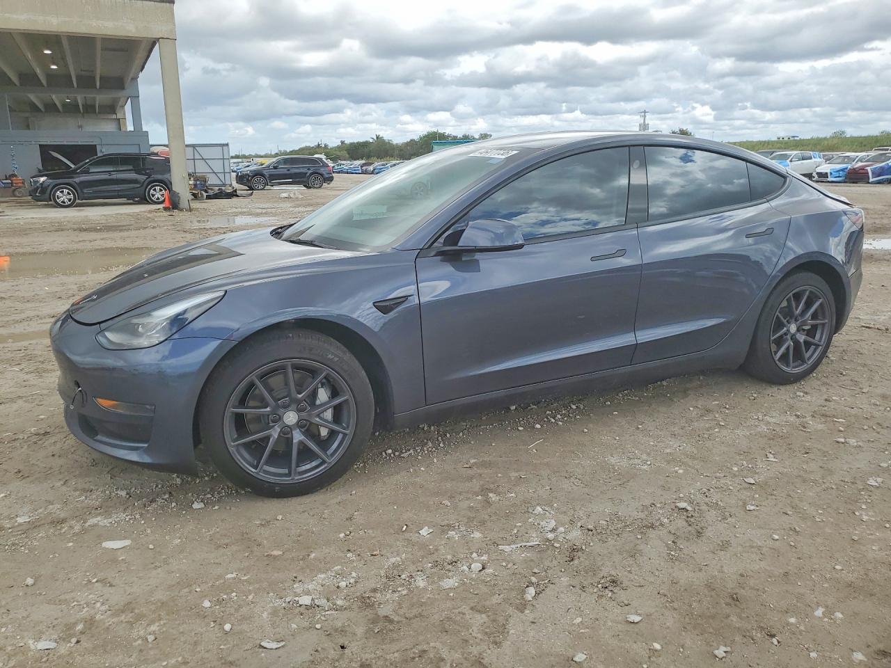 2023 Tesla Model 3 - zdjęcie główne