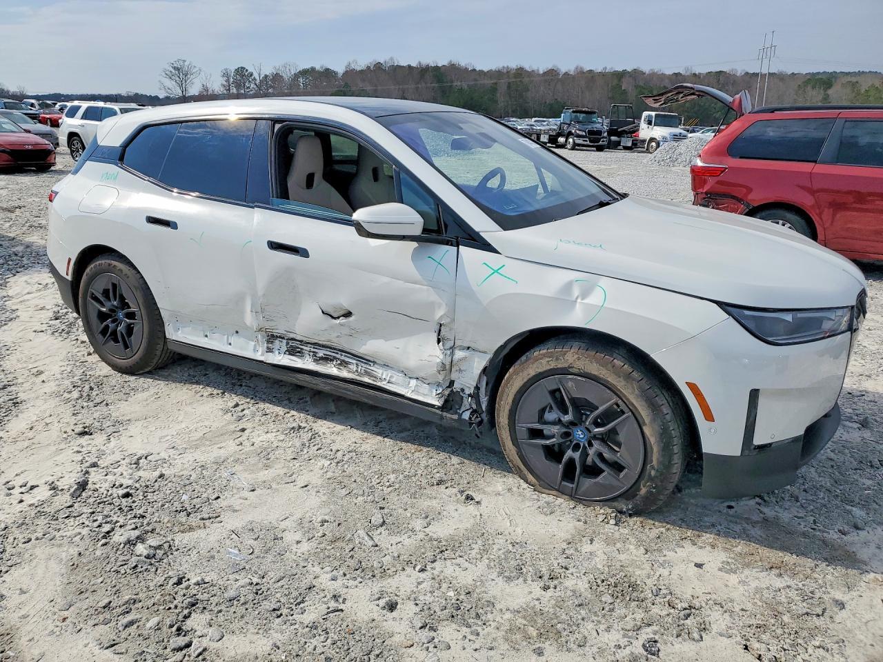2025 BMW Ix xDrive50 - zdjęcie 4
