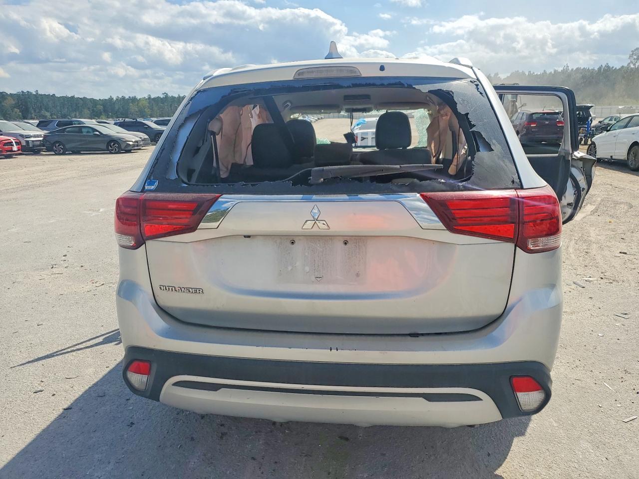 2020 Mitsubishi Outlander Se - zdjęcie 6