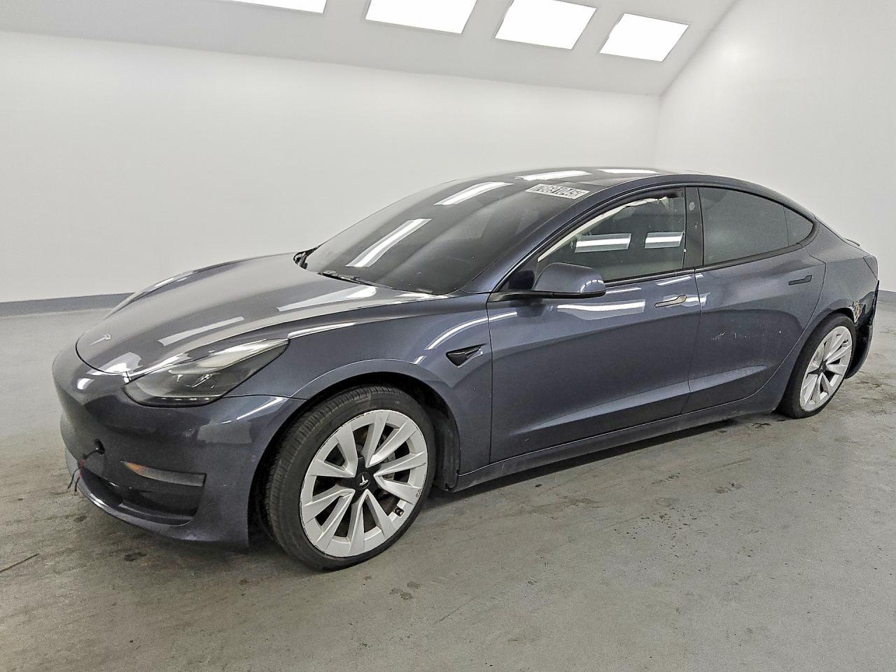 2022 Tesla Model 3 - zdjęcie główne