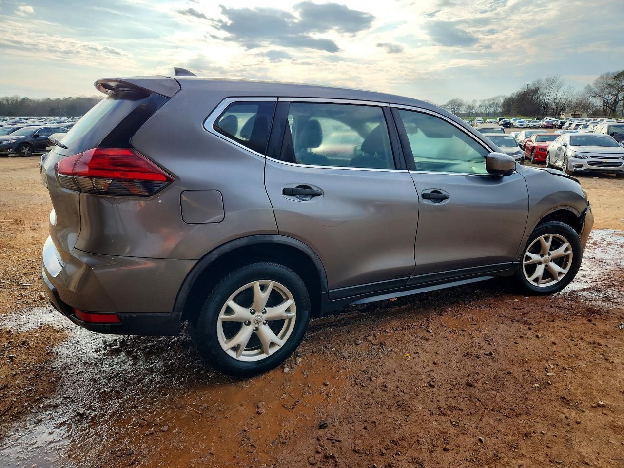 2017 Nissan Rogue S - zdjęcie 3
