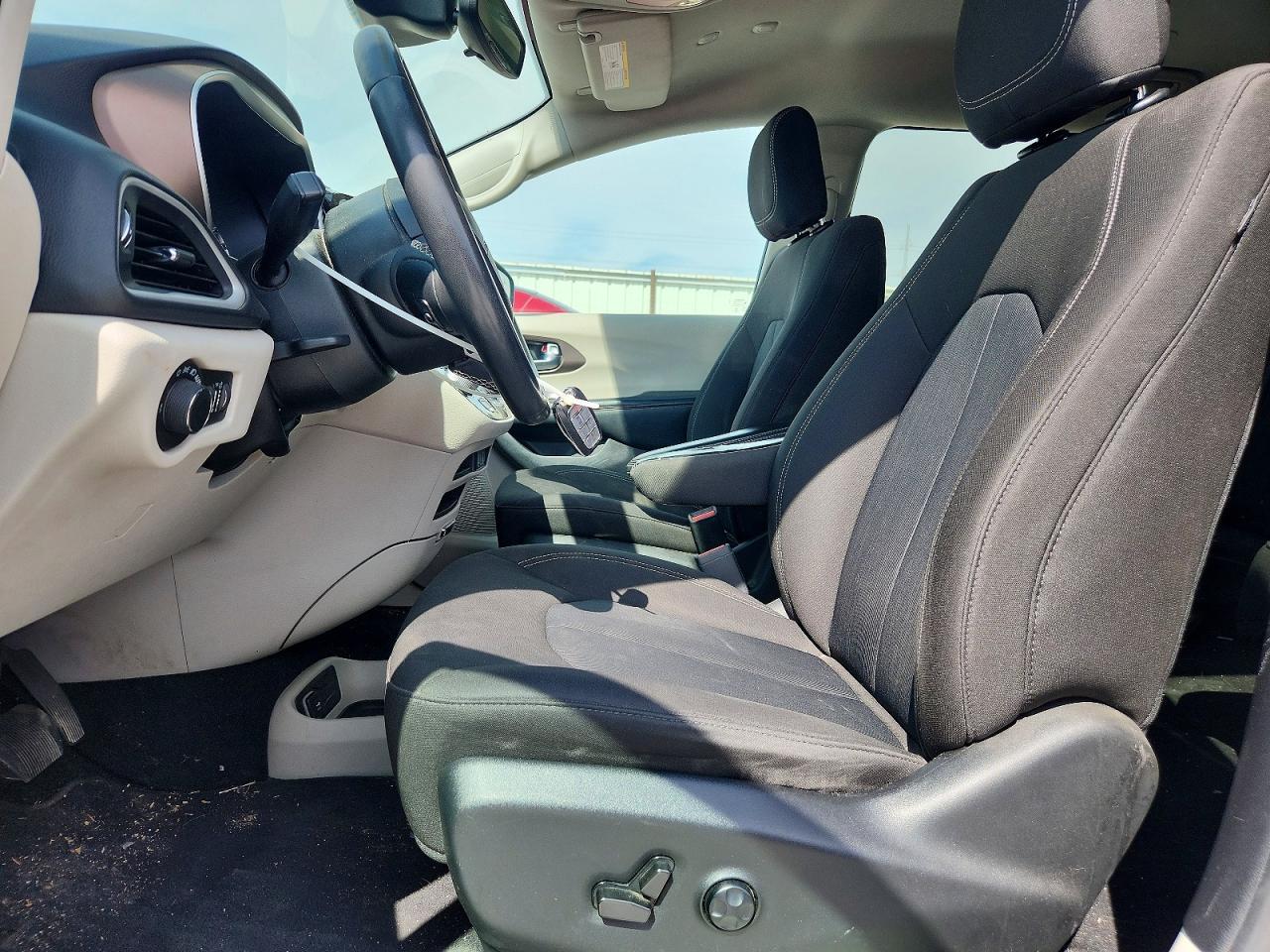 2022 Chrysler Voyager Lx - zdjęcie 7