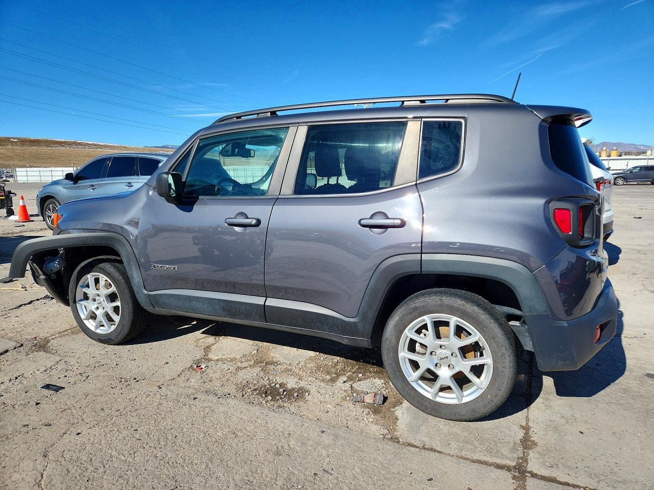 2023 Jeep Renegade Latitude - zdjęcie 2