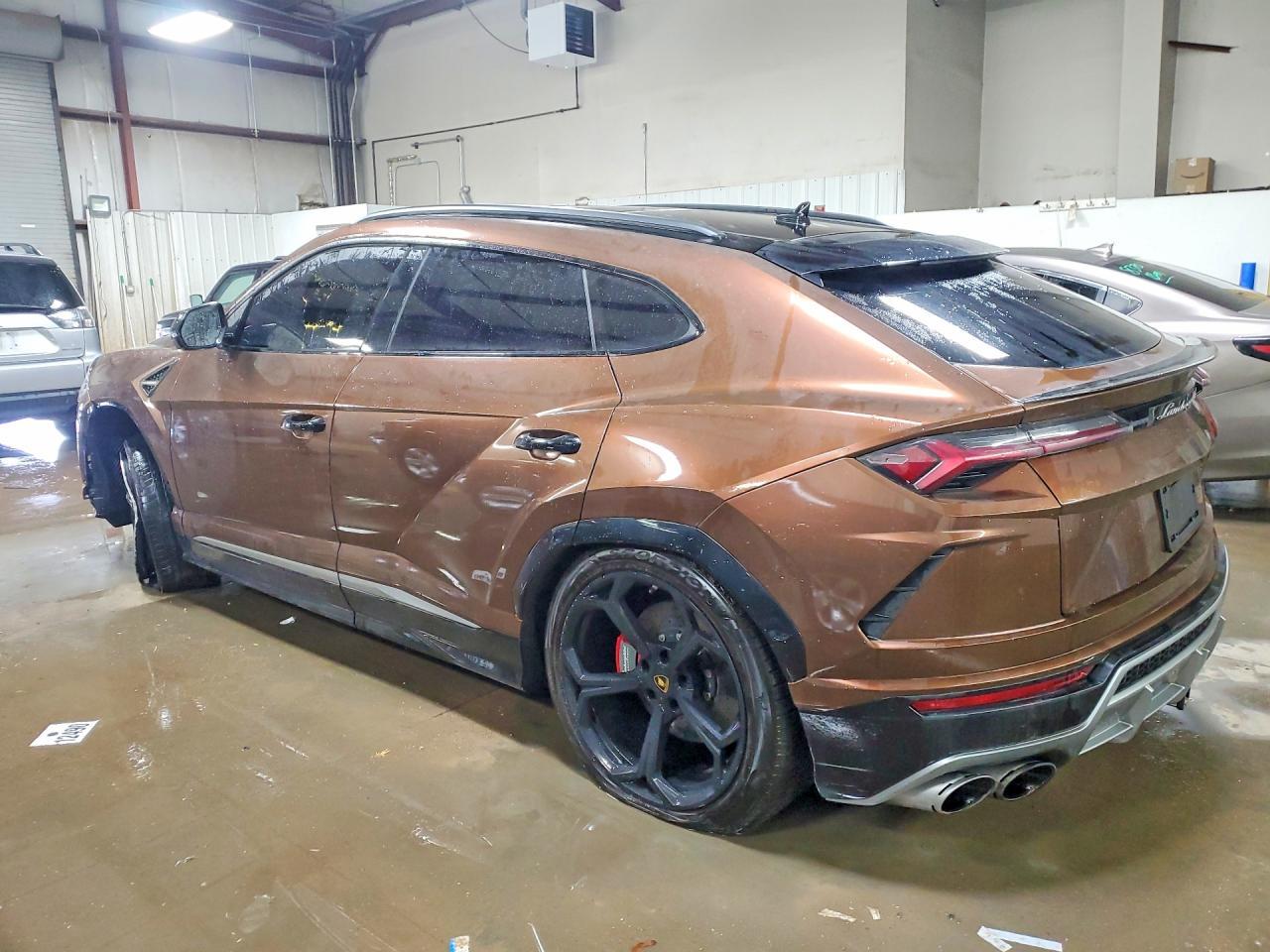 2020 Lamborghini Urus - zdjęcie 2