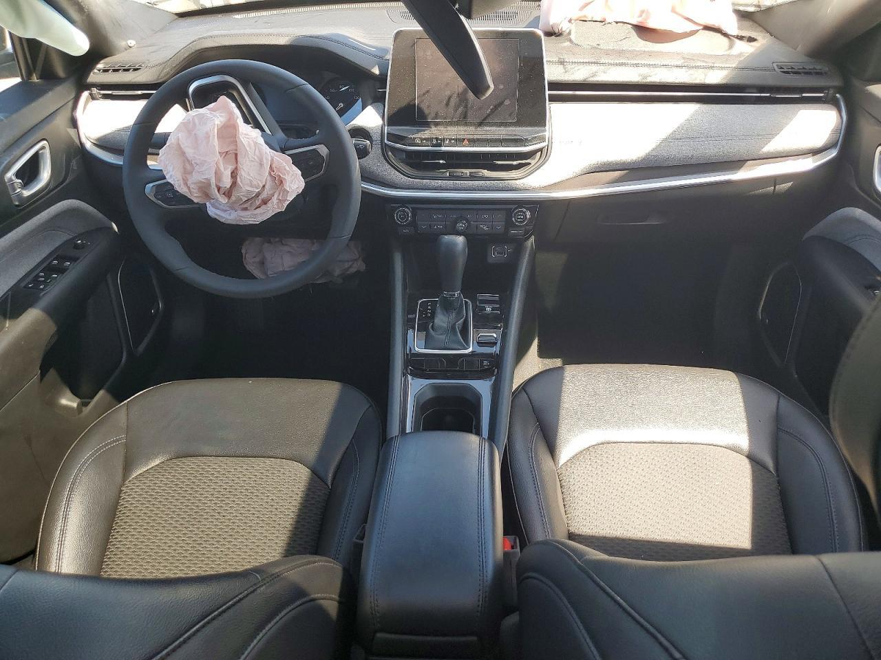 2025 Jeep Compass Latitude - zdjęcie 8