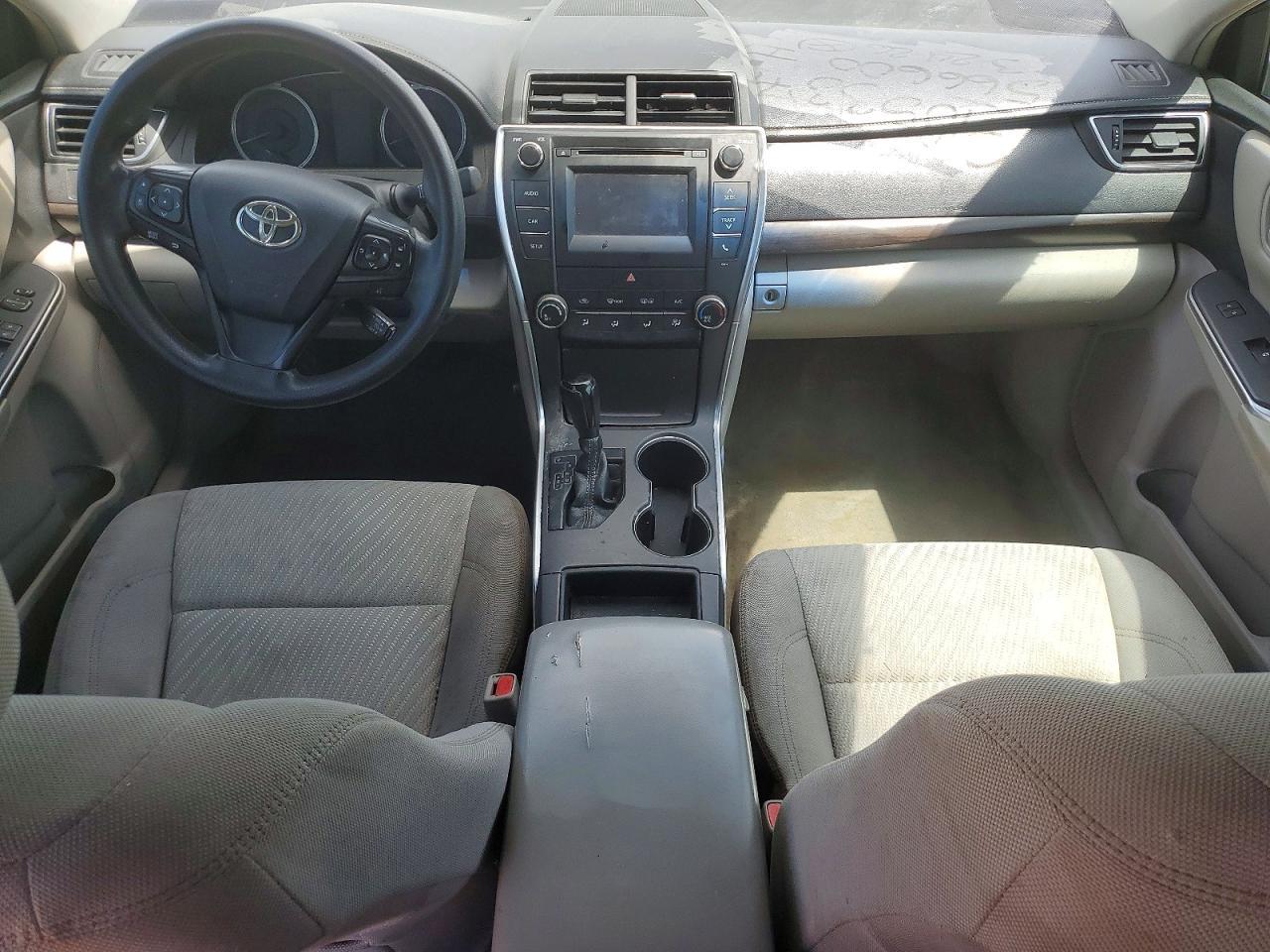 2016 Toyota Camry Le - zdjęcie 8