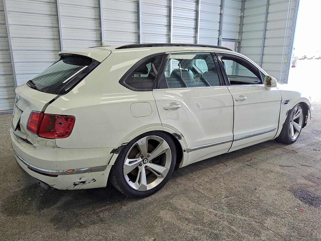 2017 Bentley Bentayga - zdjęcie 3