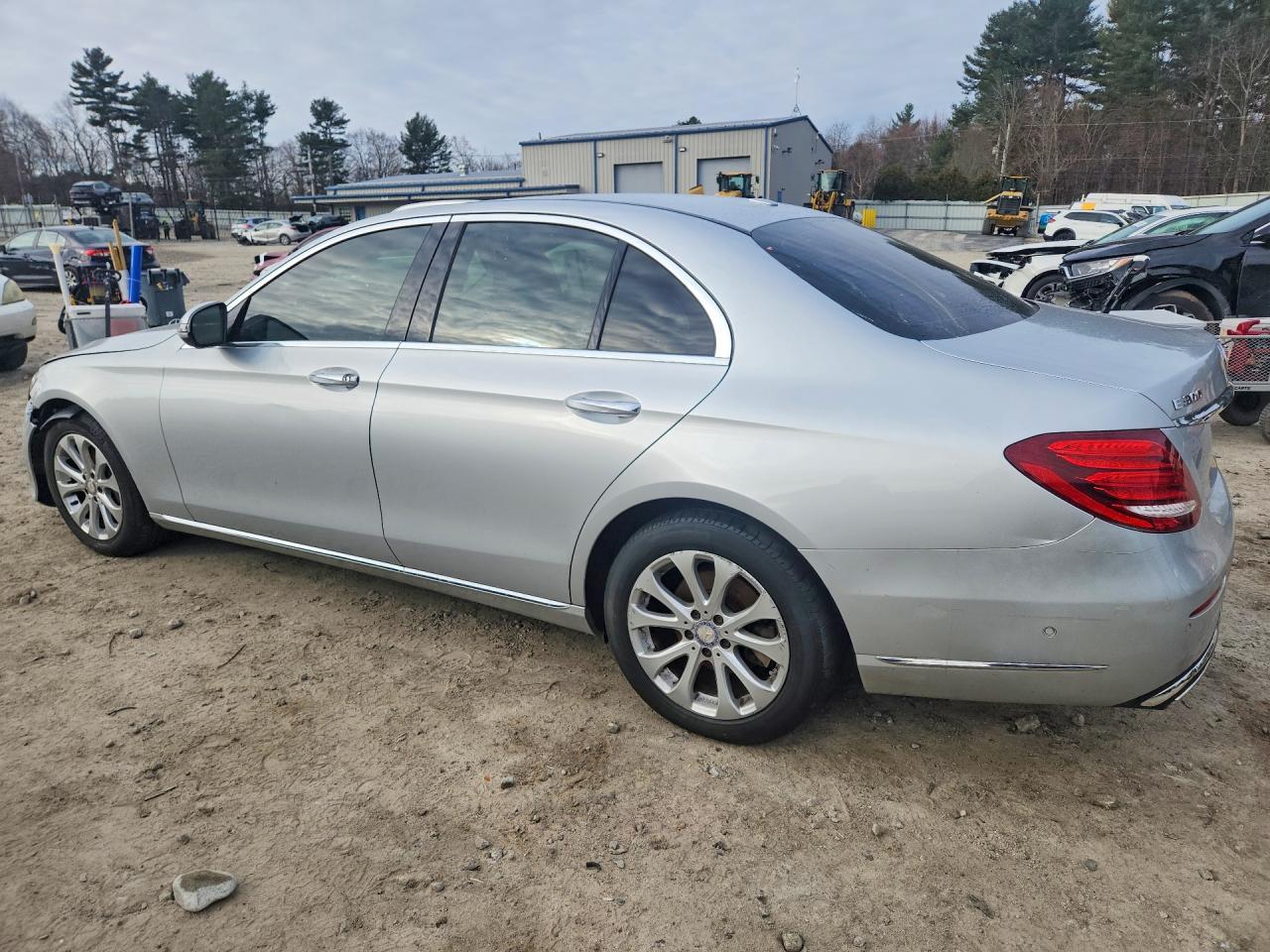2017 Mercedes-Benz E 300 4Matic - zdjęcie 2