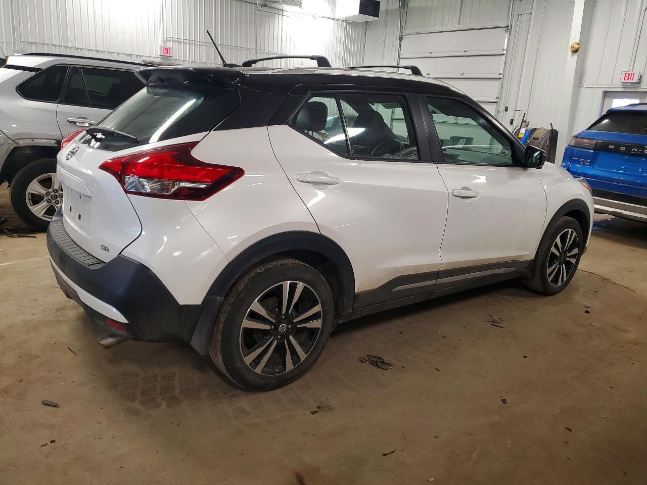 2019 Nissan Kicks Sr - zdjęcie 3