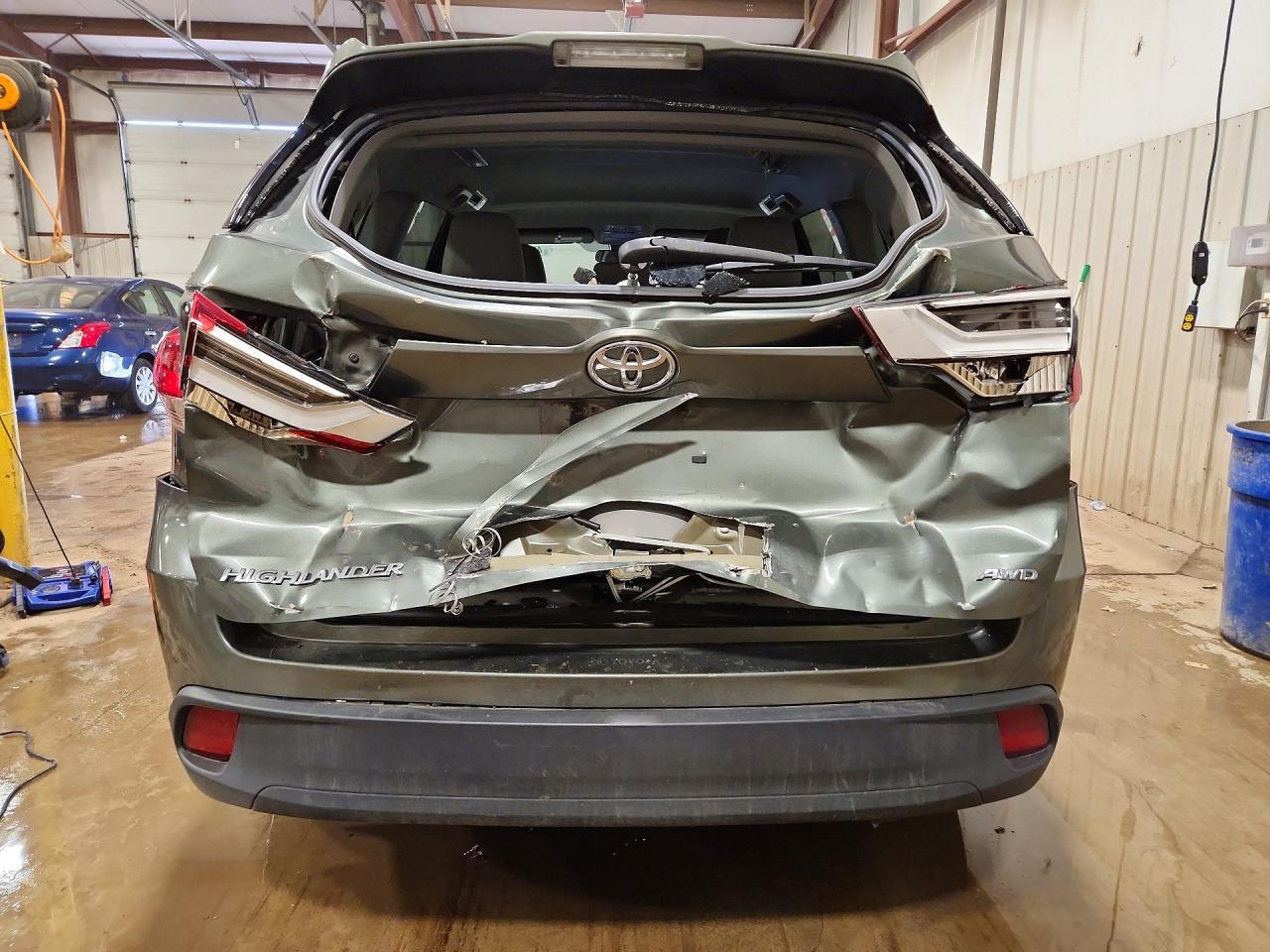 2017 Toyota Highlander Le - zdjęcie 6