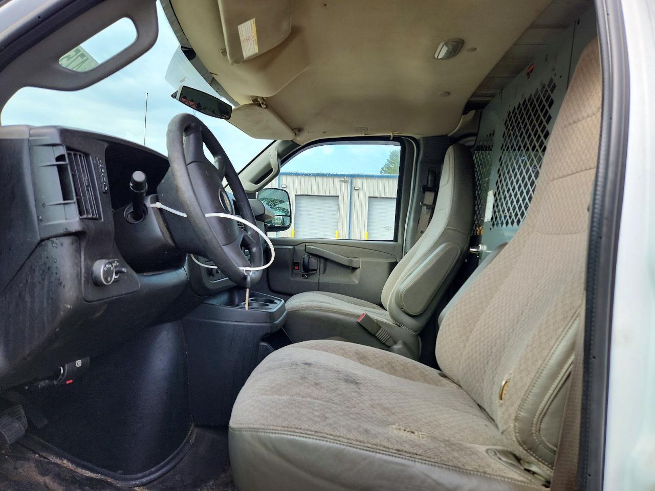 2017 Chevrolet Express G2500 - zdjęcie 7