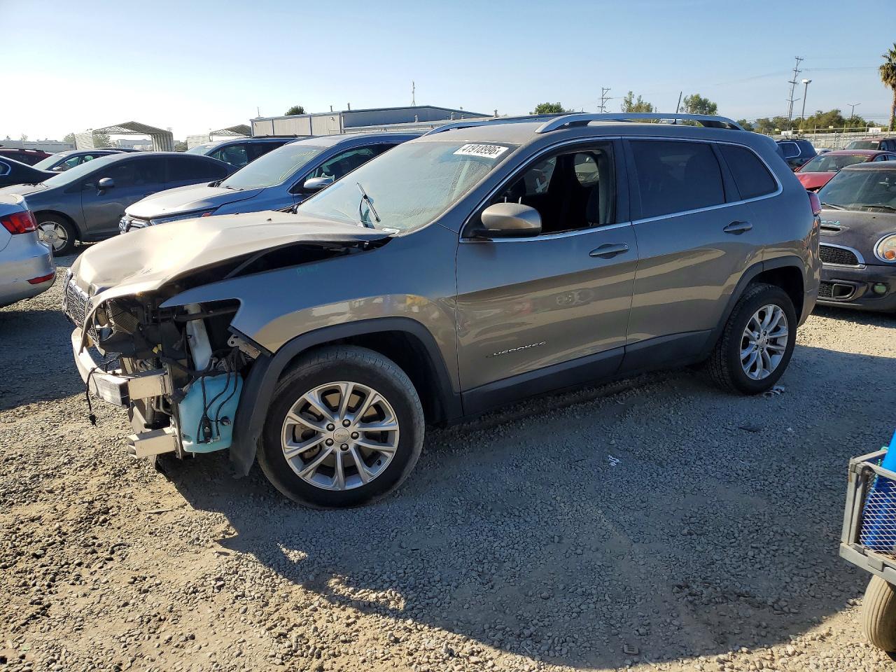 2019 Jeep Cherokee Latitude - zdjęcie główne