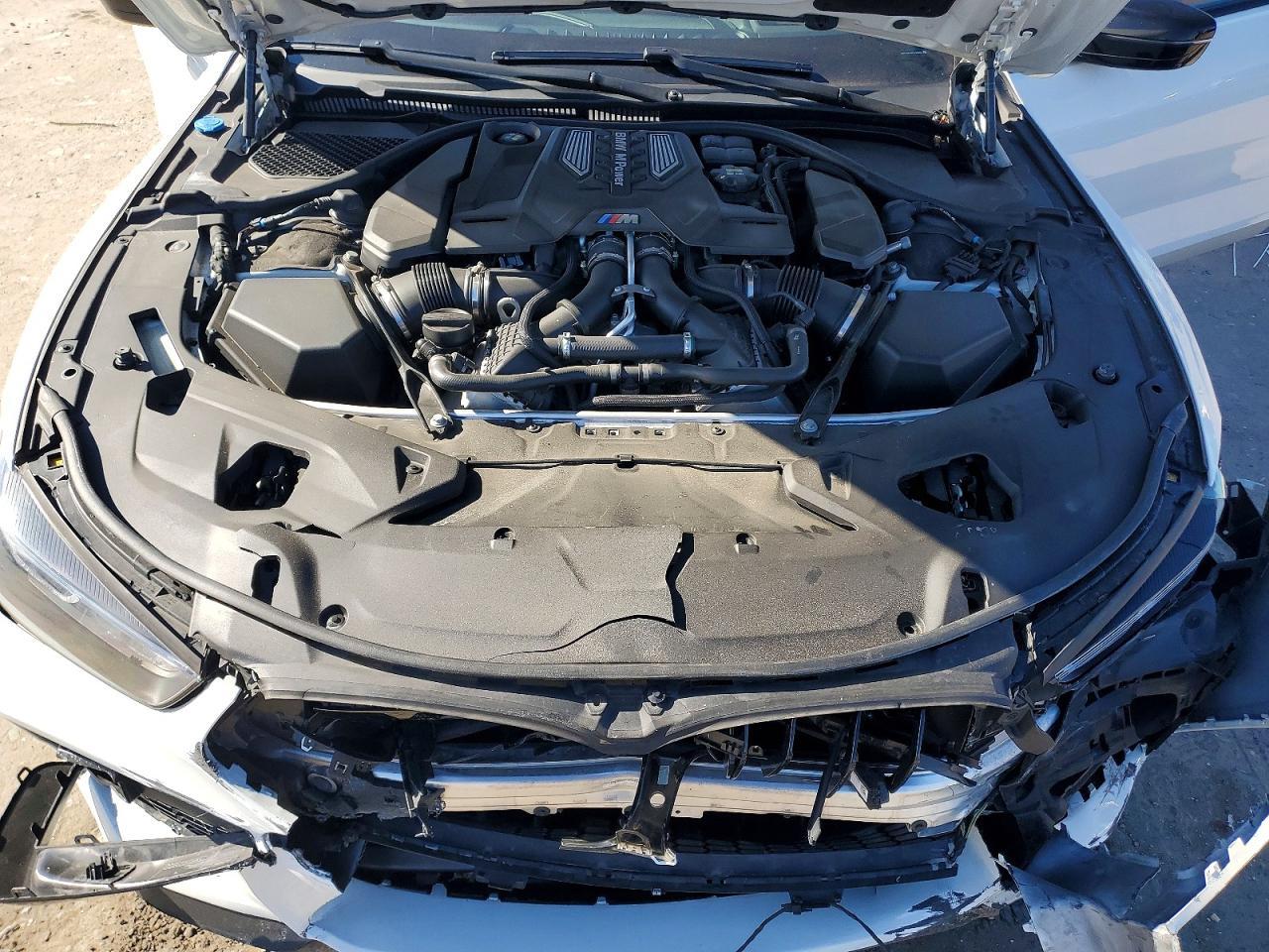 2023 BMW M8 - zdjęcie 11