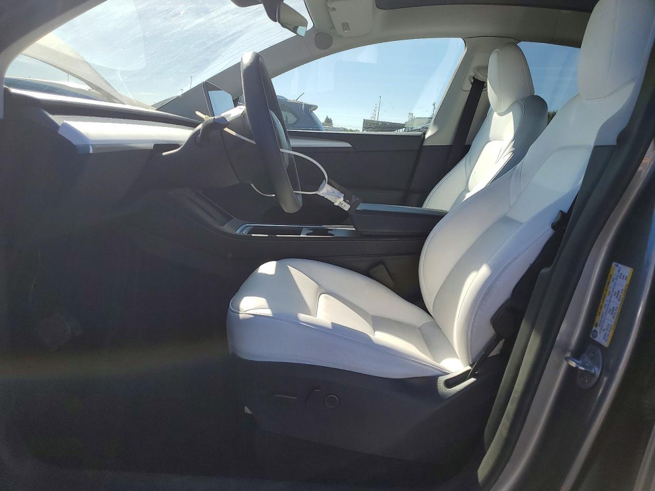 2024 Tesla Model Y - zdjęcie 7