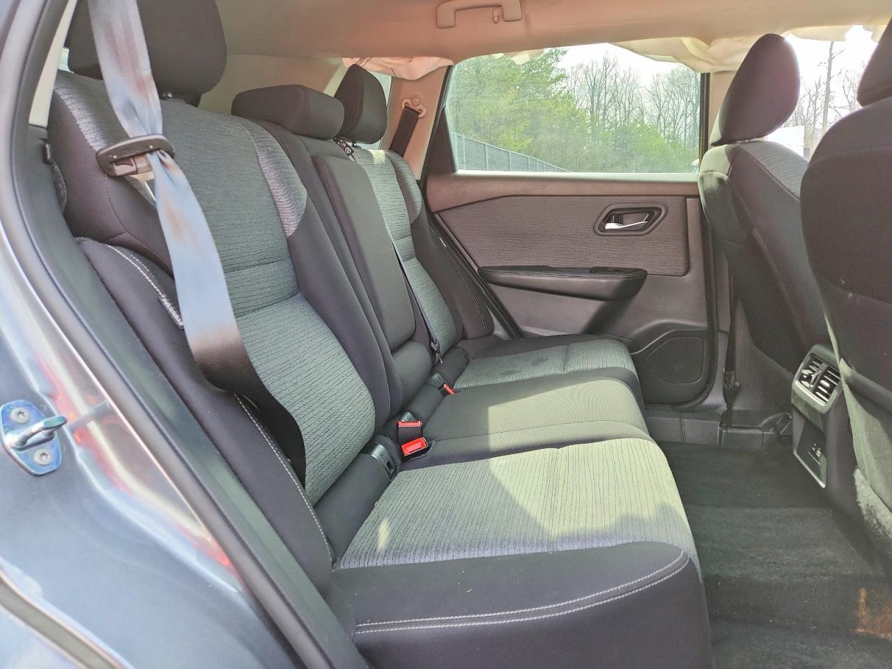 2023 Nissan Rogue Sv - zdjęcie 11