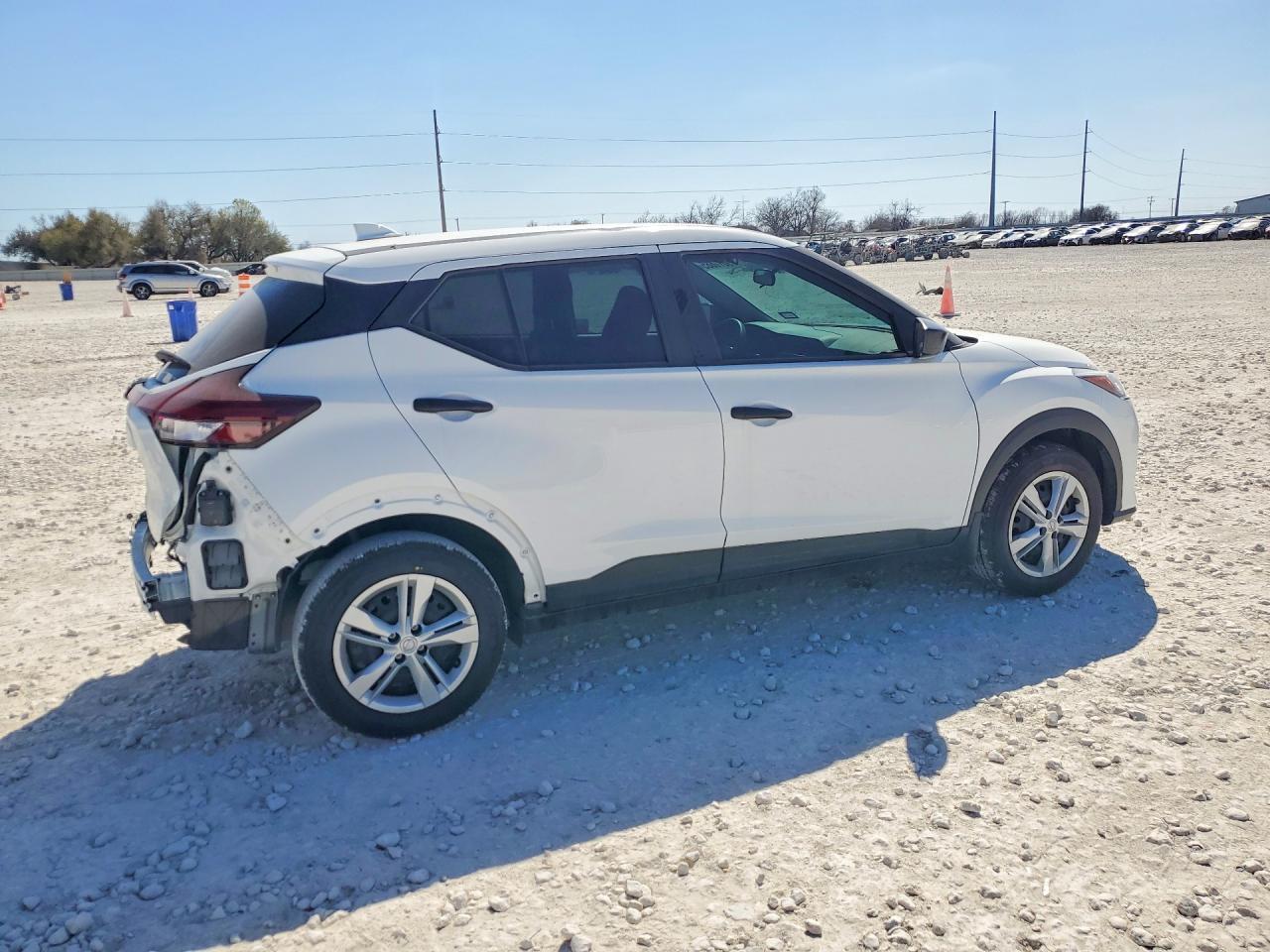 2025 Nissan Kicks Play S - zdjęcie 3