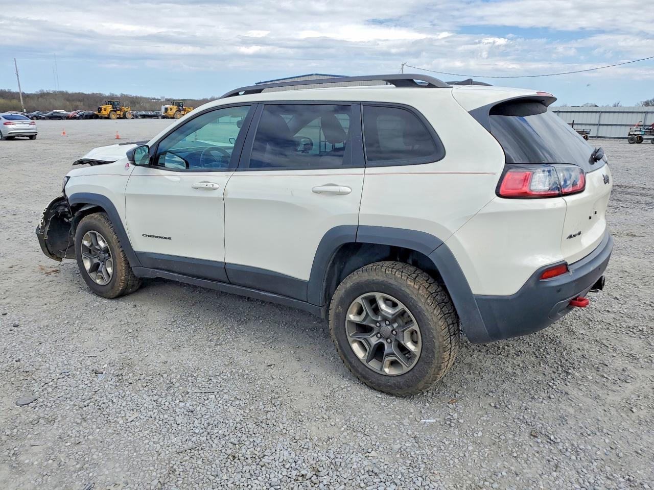 2019 Jeep Cherokee Trailhawk - zdjęcie 2