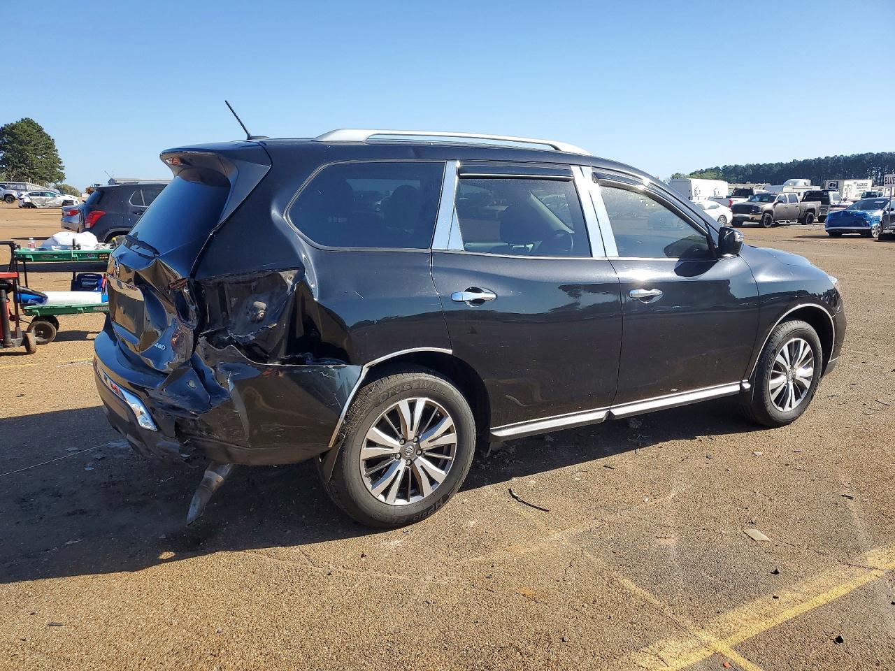 2018 Nissan Pathfinder S - zdjęcie 3