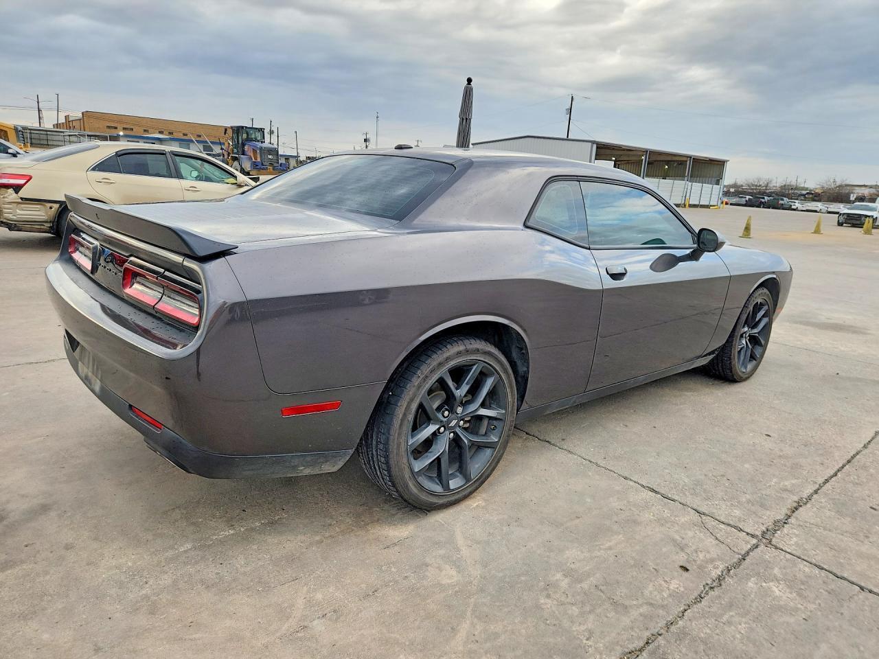 2022 Dodge Challenger Sxt - zdjęcie 3
