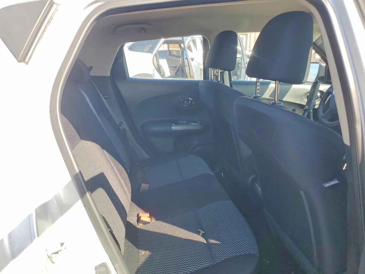 2015 Nissan Juke S - zdjęcie 10