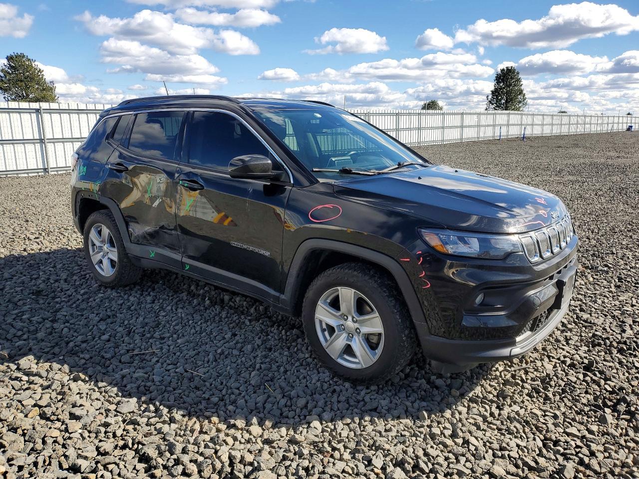 2022 Jeep Compass Latitude - zdjęcie 4