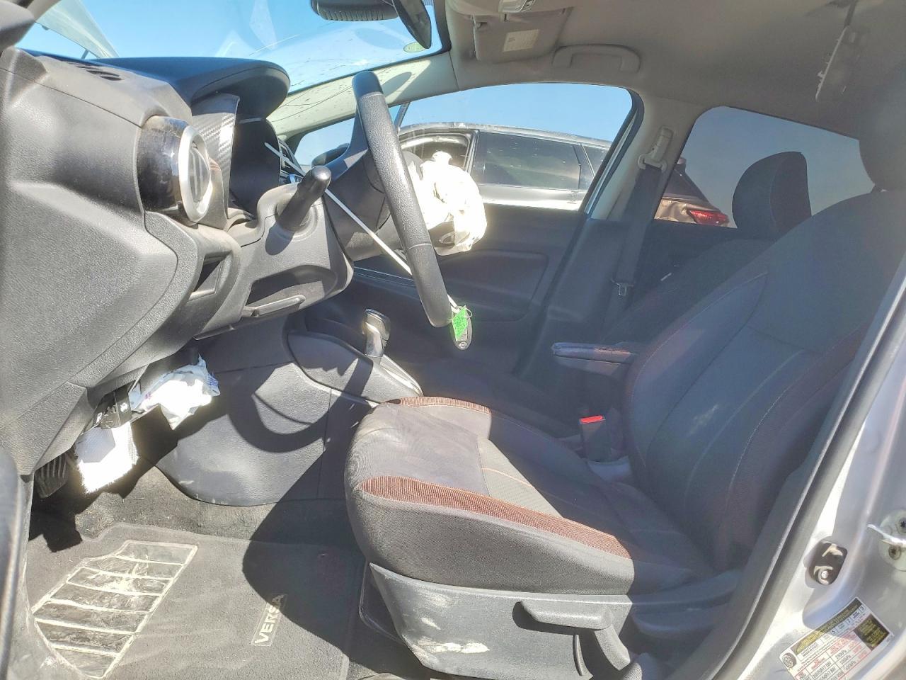 2020 Nissan Versa Sr - zdjęcie 7