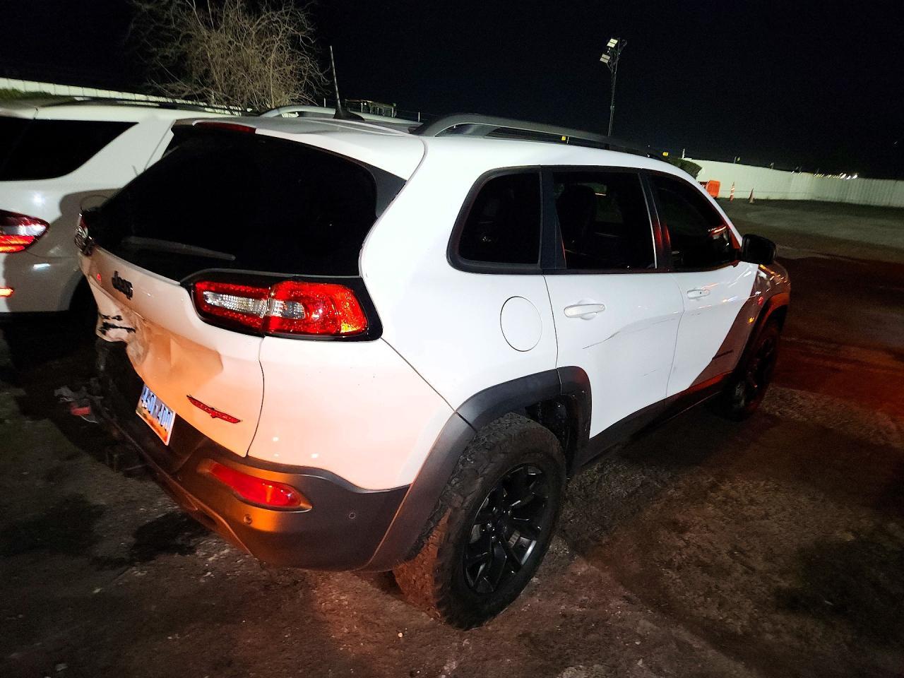 2016 Jeep Cherokee Trailhawk - zdjęcie 3