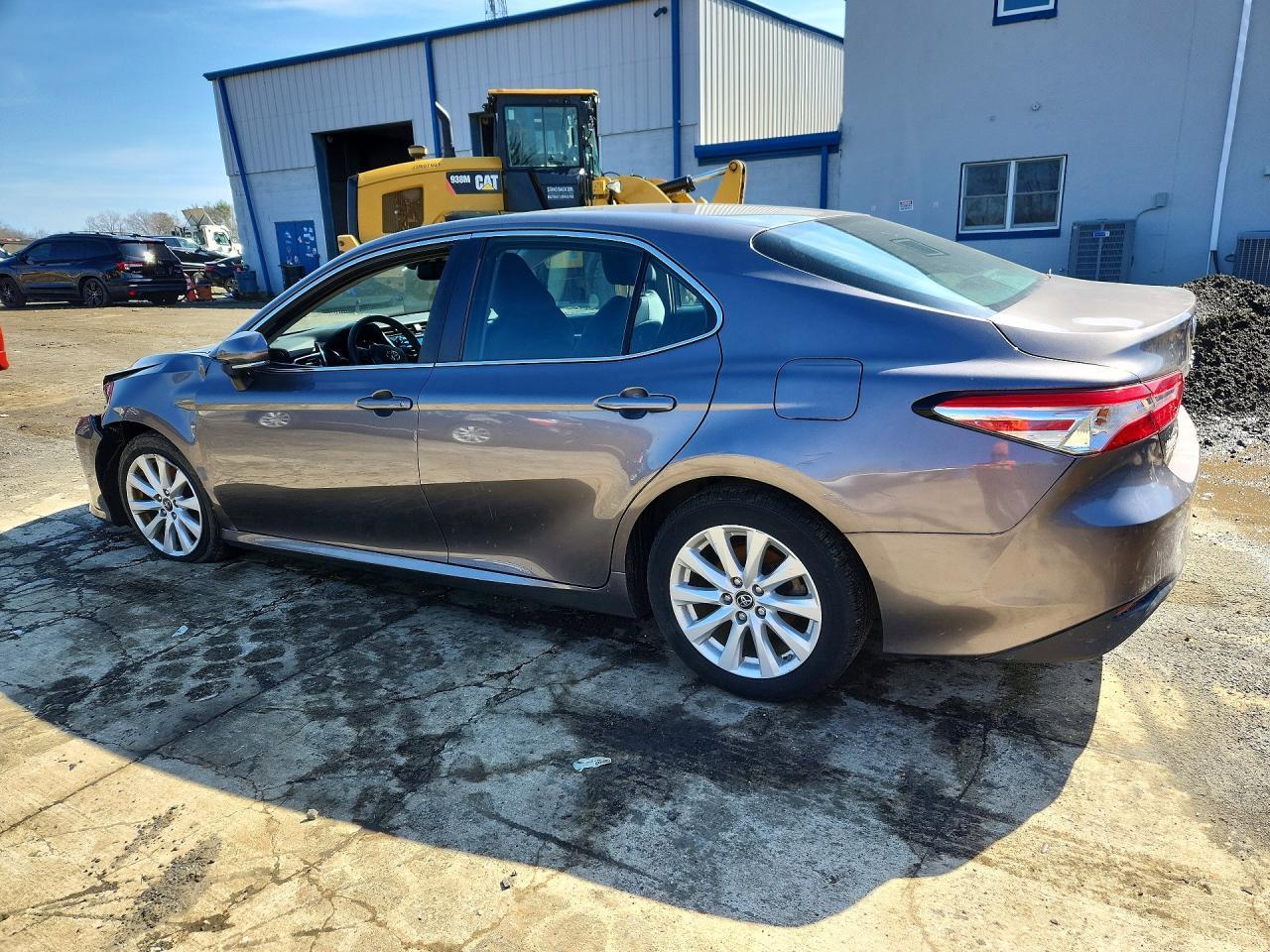 2018 Toyota Camry Le - zdjęcie 2