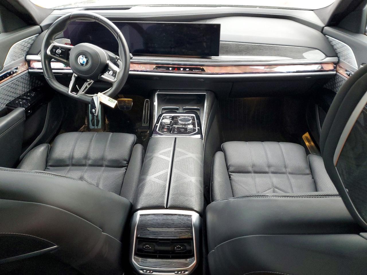 2023 BMW 760 Xi - zdjęcie 8