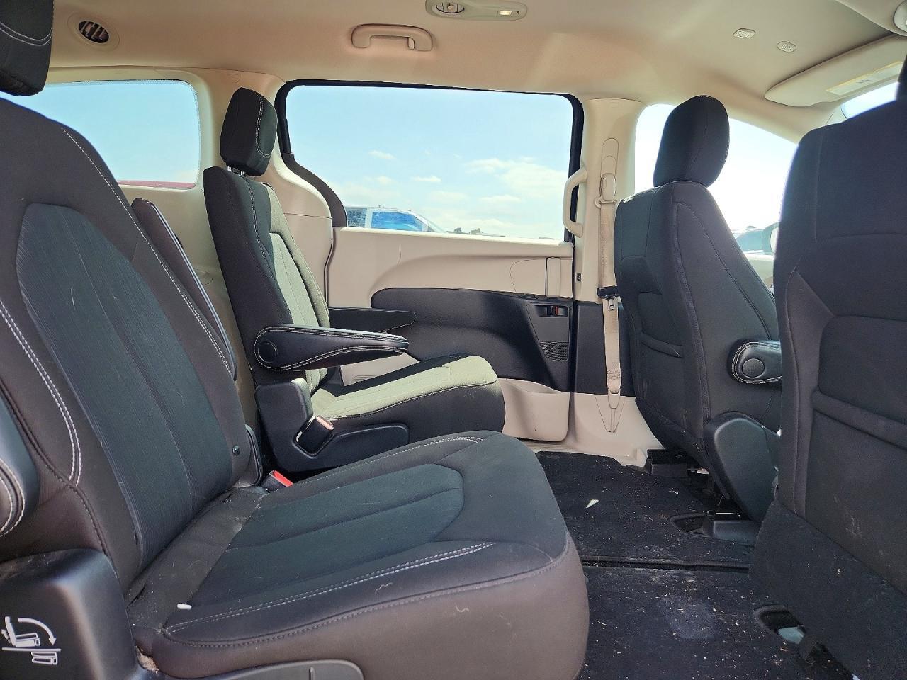 2022 Chrysler Voyager Lx - zdjęcie 11