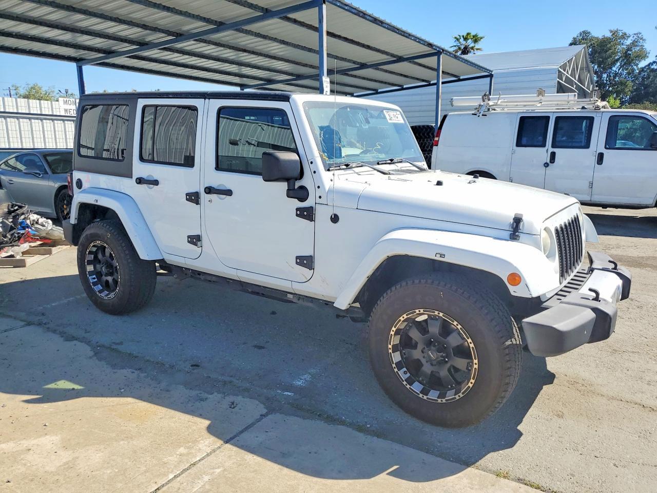 2014 Jeep Wrangler Unlimited Sahara - zdjęcie 4
