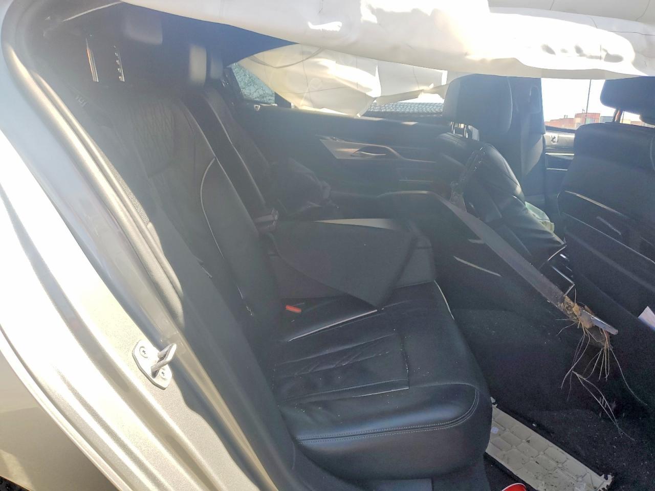 2022 BMW 750 Xi - zdjęcie 10