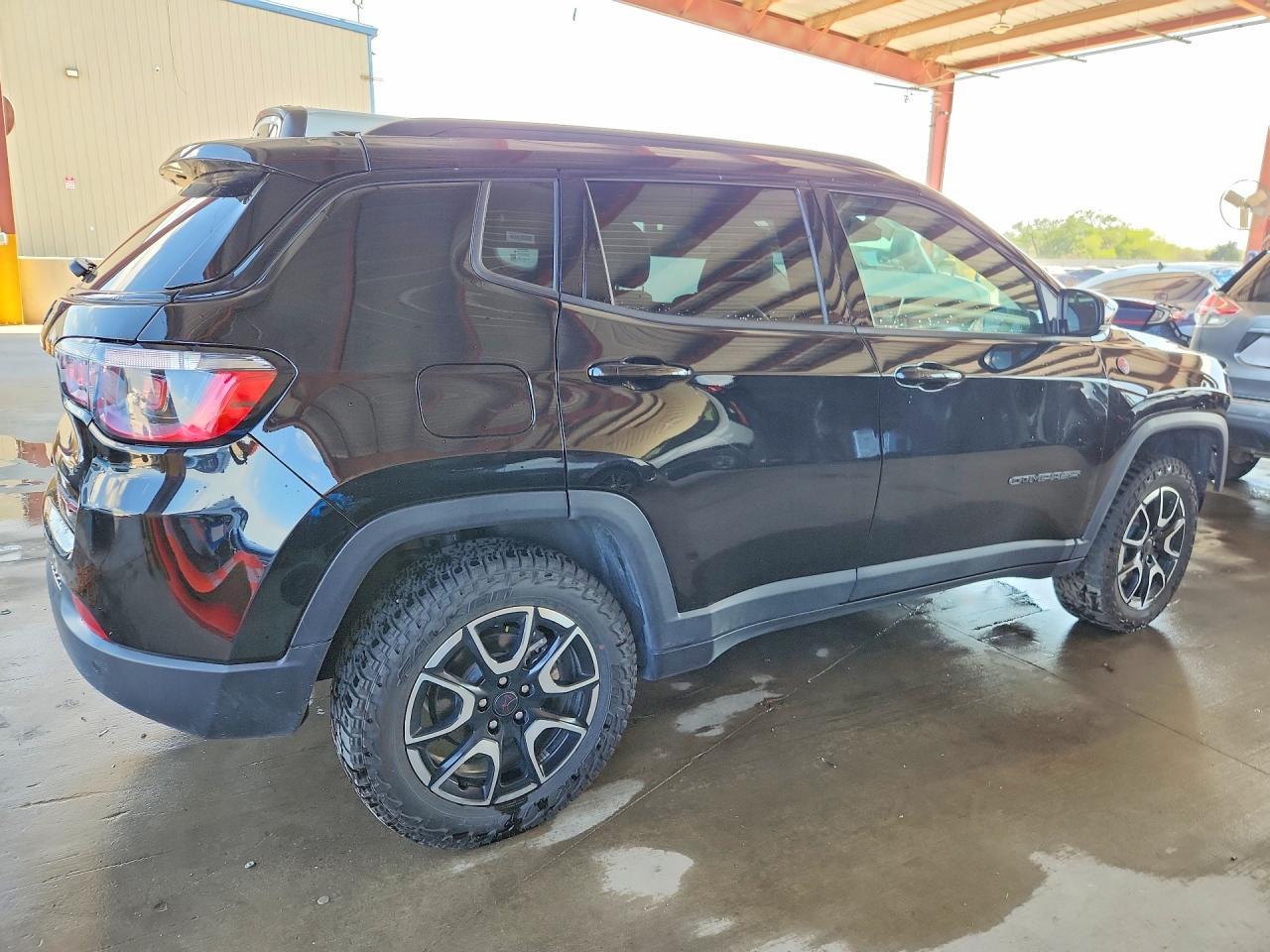 2025 Jeep Compass Trailhawk - zdjęcie 3