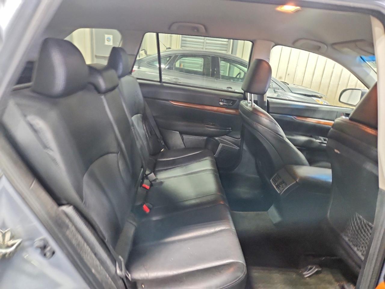 2013 Subaru Outback 3.6R Limited - zdjęcie 10