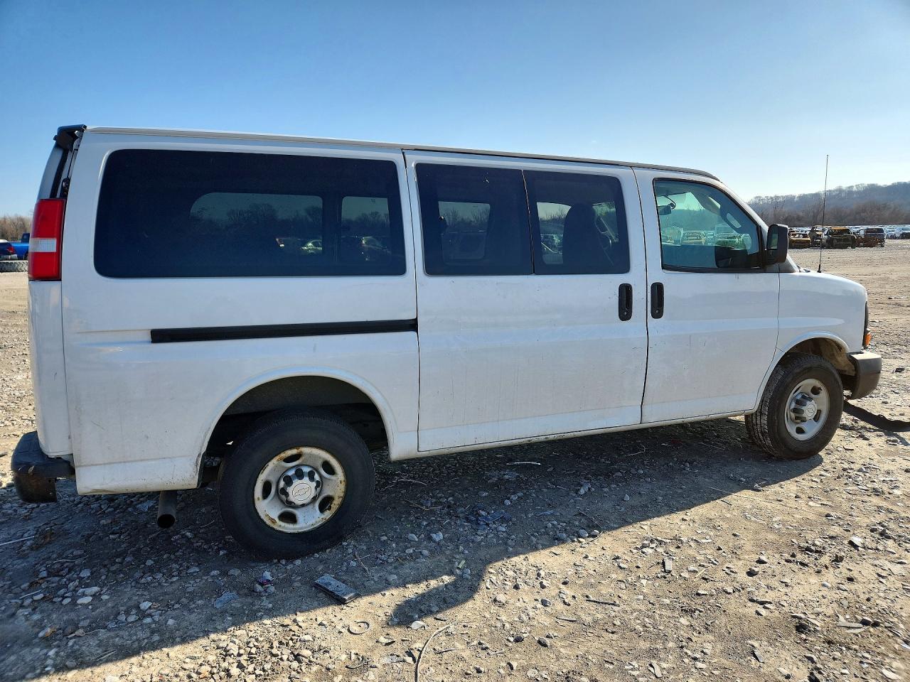 2017 Chevrolet Express G2500 - zdjęcie 3