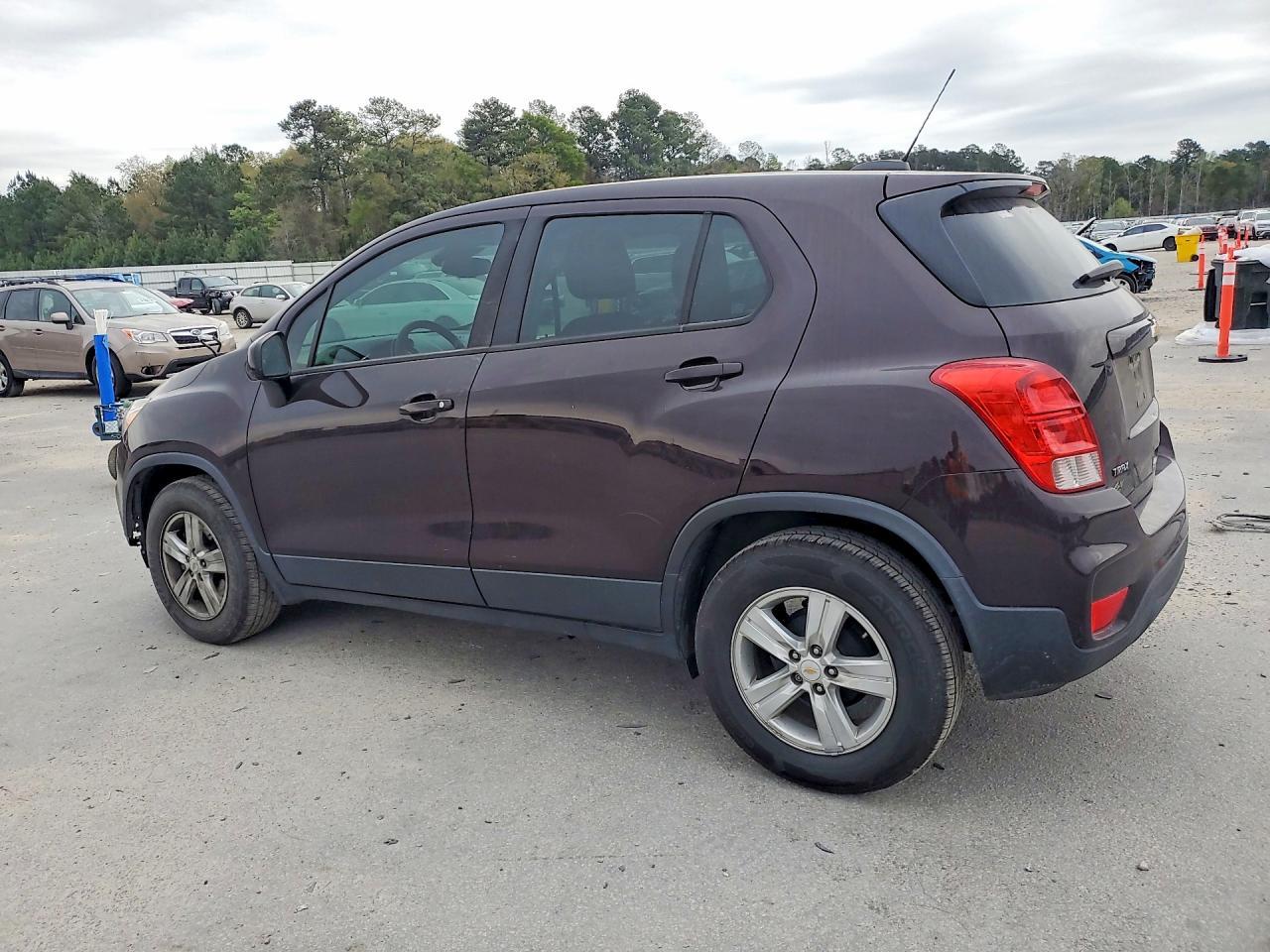 2020 Chevrolet Trax Ls - zdjęcie 2