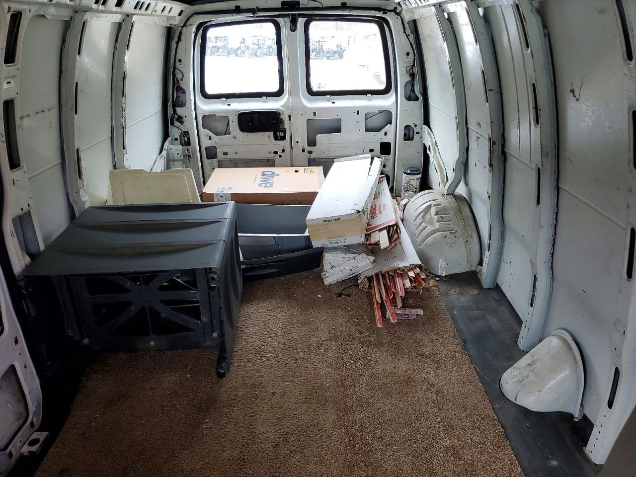 2016 Chevrolet Express G2500 - zdjęcie 10