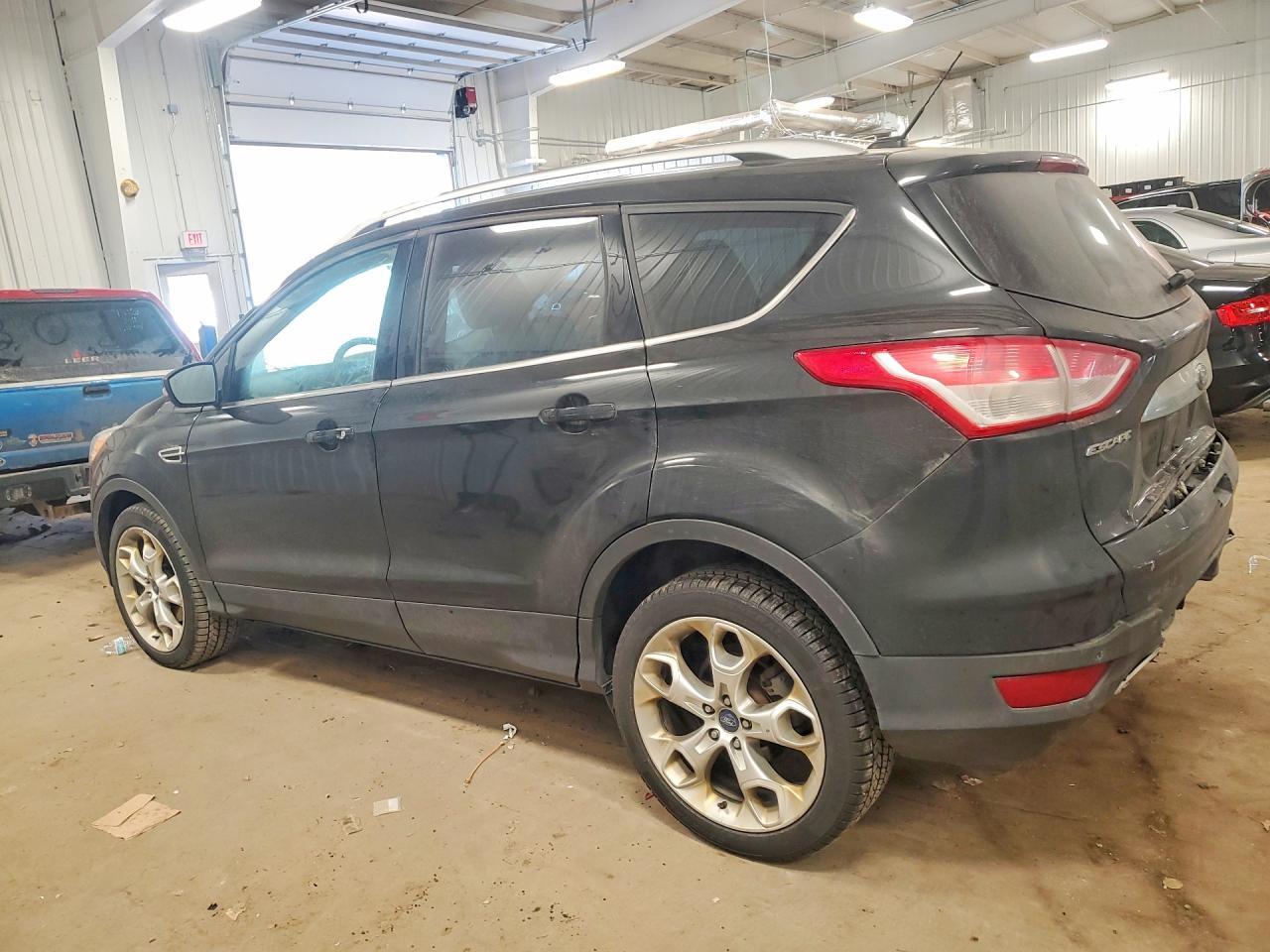 2014 Ford Escape Titanium - zdjęcie 2