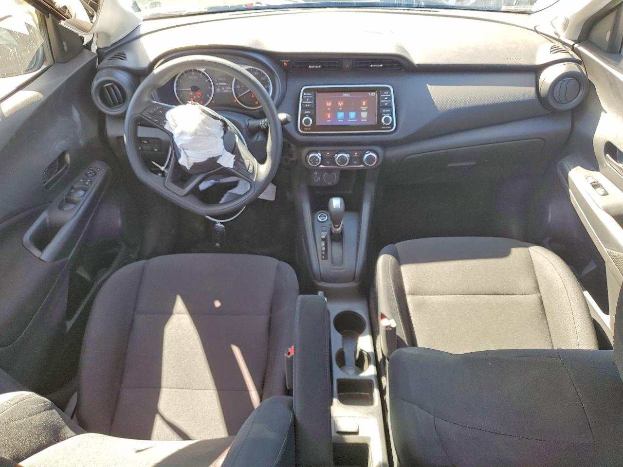 2025 Nissan Kicks Play S - zdjęcie 8