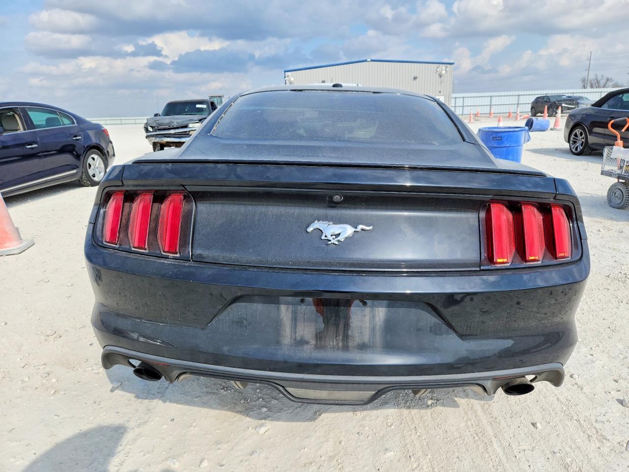 2017 Ford Mustang - zdjęcie 6