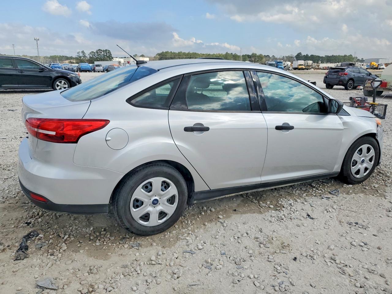 2017 Ford Focus S - zdjęcie 3